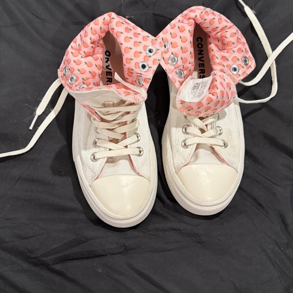 Peach limited addition converse - Picture 2 of 3